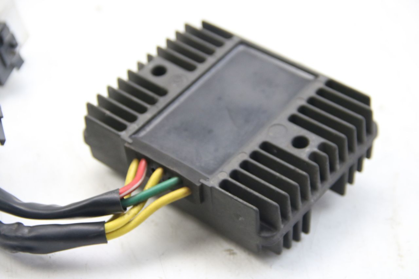 photo de RÉGULATEUR DE CHARGE PIAGGIO BEVERLY 125 (2010 - 2015) - Détail de la pièce