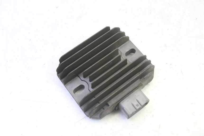 photo de REGULATEUR CHARGE SUZUKI BURGMAN 125 (2007 - 2014)