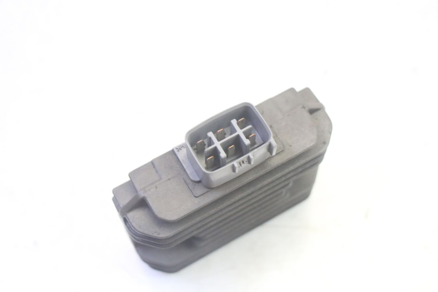 photo de REGULATEUR CHARGE SUZUKI BURGMAN 125 (2007 - 2014) - Autre angle de vue