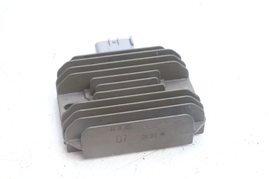 photo de REGULATEUR CHARGE SUZUKI BURGMAN 125 (2007 - 2014) - Détail de la pièce