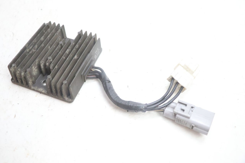 photo de REGULATEUR CHARGE SUZUKI BURGMAN EXECUTIVE ABS 650 (2006 - 2012) - Zoom état d’usage