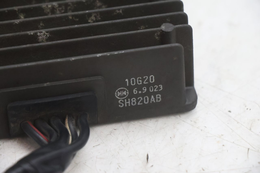 photo de REGULATEUR CHARGE SUZUKI BURGMAN EXECUTIVE ABS 650 (2006 - 2012) - Autre angle de vue