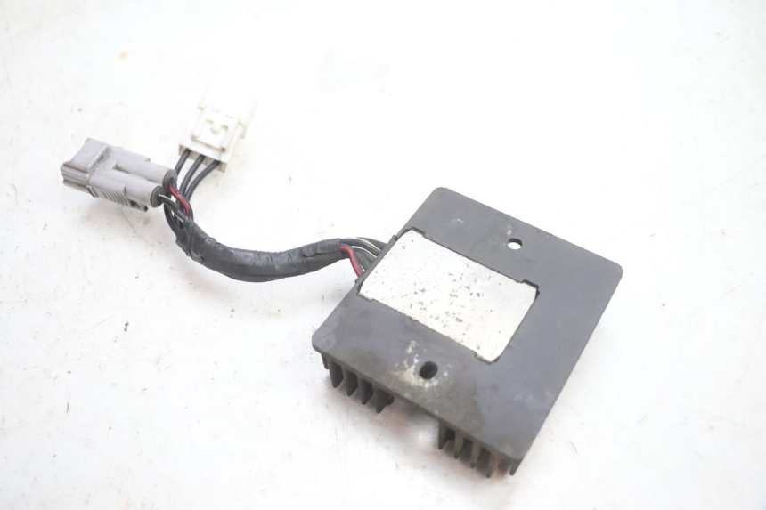 photo de REGULATEUR CHARGE SUZUKI BURGMAN EXECUTIVE ABS 650 (2006 - 2012) - Vue d’ensemble