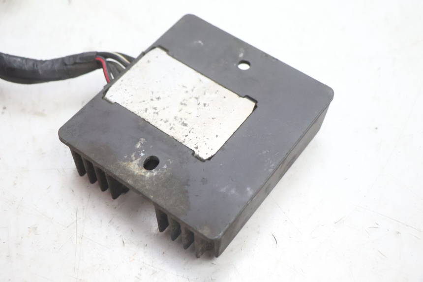 photo de REGULATEUR CHARGE SUZUKI BURGMAN EXECUTIVE ABS 650 (2006 - 2012) - Points de fixation