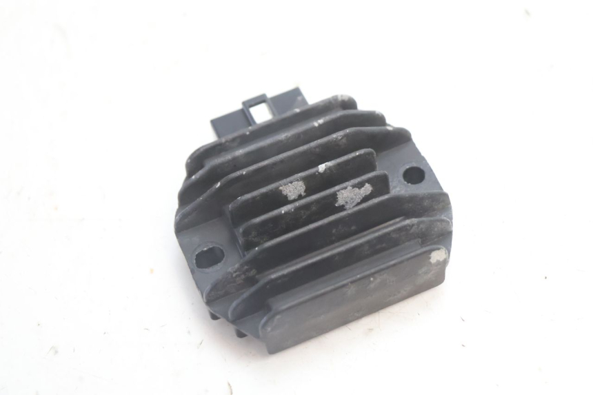 photo de REGULATEUR CHARGE YAMAHA BW'S BWS 125 (2010 - 2013) - Autre angle de vue
