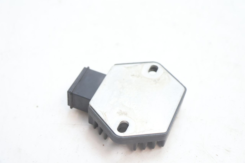 photo de REGULATEUR CHARGE HONDA CB F HORNET 600 (2005 - 2006) - Autre angle de vue