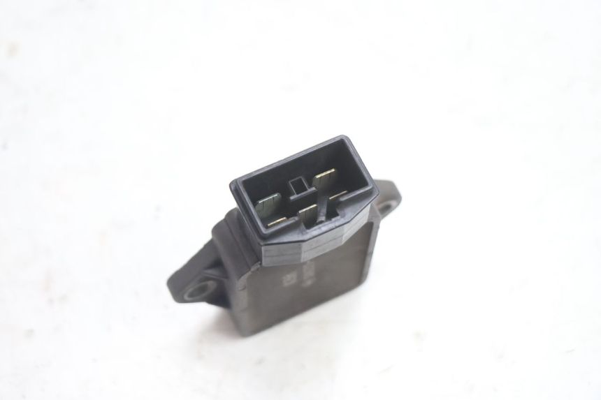 photo de REGULATEUR CHARGE HONDA CB TWO FIFTY 250 (1991 - 2002) - Vue d’ensemble