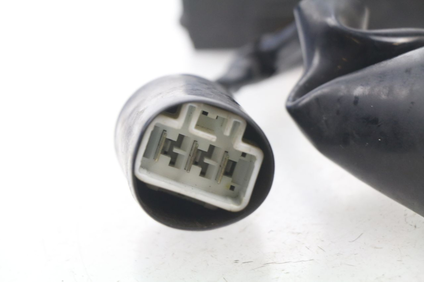 photo de REGULATEUR CHARGE HONDA CBR RR FIREBLADE 1000 (2006 - 2007) - Autre angle de vue