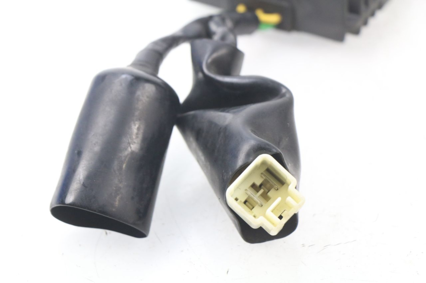 photo de REGULATEUR CHARGE HONDA CBR RR FIREBLADE 1000 (2006 - 2007) - Gros plan technique