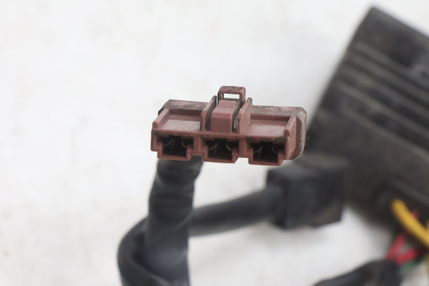 photo de RÉGULATEUR DE CHARGE PEUGEOT CITYSTAR 125 (2011 - 2017) - Gros plan technique