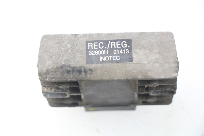 photo de REGULATEUR CHARGE HYOSUNG COMET GTR 125 (2007 - 2014)