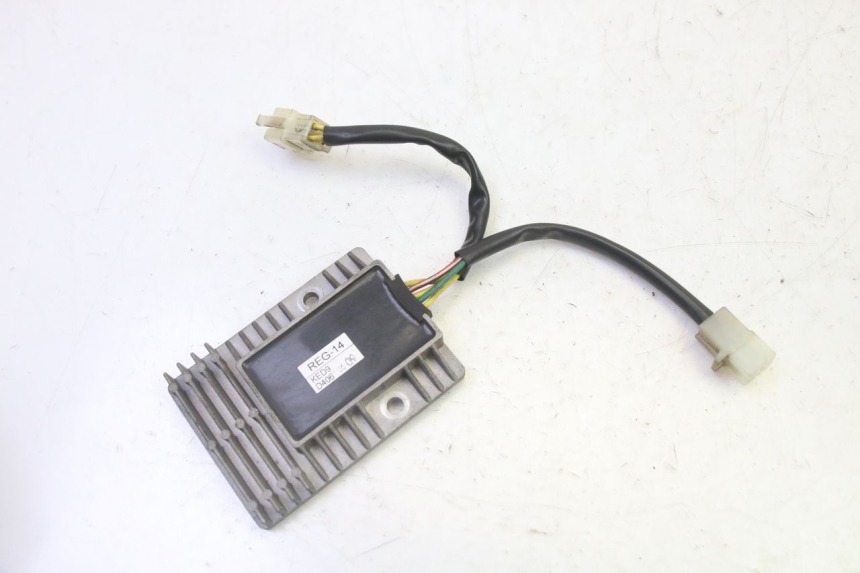 photo de REGULATEUR CHARGE KYMCO DINK STREET 125 (2009 - 2014)
