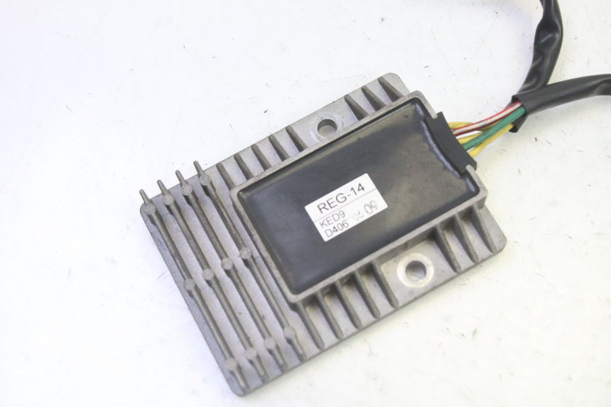 photo de REGULATEUR CHARGE KYMCO DINK STREET 125 (2009 - 2014)