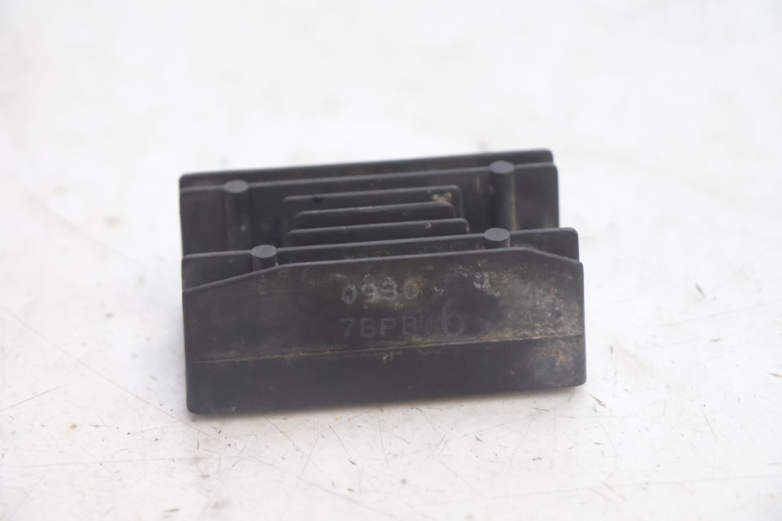 photo de REGULATEUR CHARGE SUZUKI DR S 600 (1985 - 1989) - Autre angle de vue