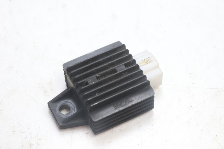 photo de REGULATEUR CHARGE JM MOTORS EVOLIS 4T 50 (2018 - 2022) - Détail de la pièce