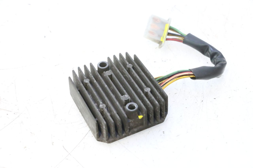 photo de REGULATEUR CHARGE HONDA FES PANTHEON 125 (2003 - 2007) - Vue principale