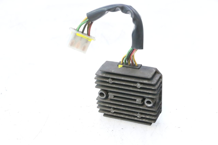 photo de REGULATEUR CHARGE HONDA FES PANTHEON 125 (2003 - 2007) - Détail de la pièce
