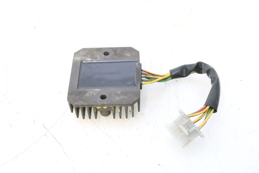 photo de REGULATEUR CHARGE HONDA FES PANTHEON 125 (2003 - 2007) - Autre angle de vue