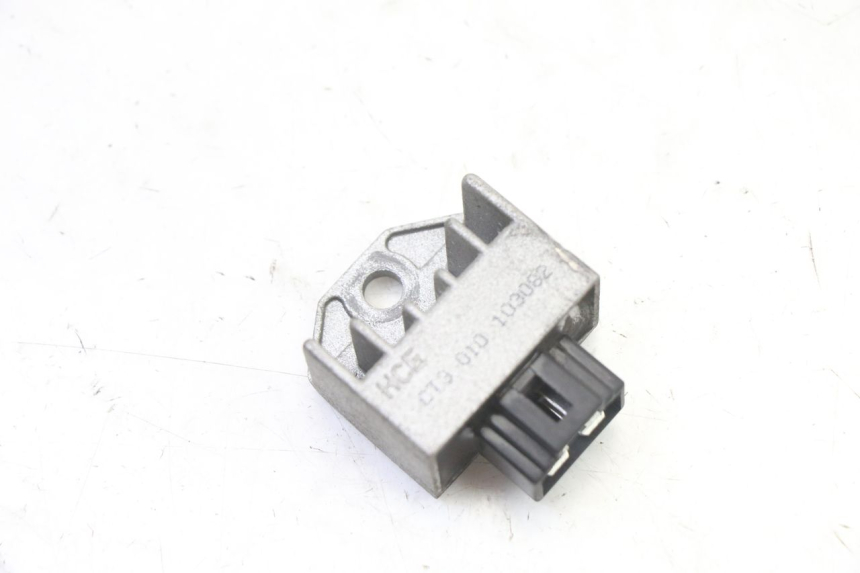 photo de REGULATEUR CHARGE SYM FIDDLE 2 S 125 (2012 - 2014)