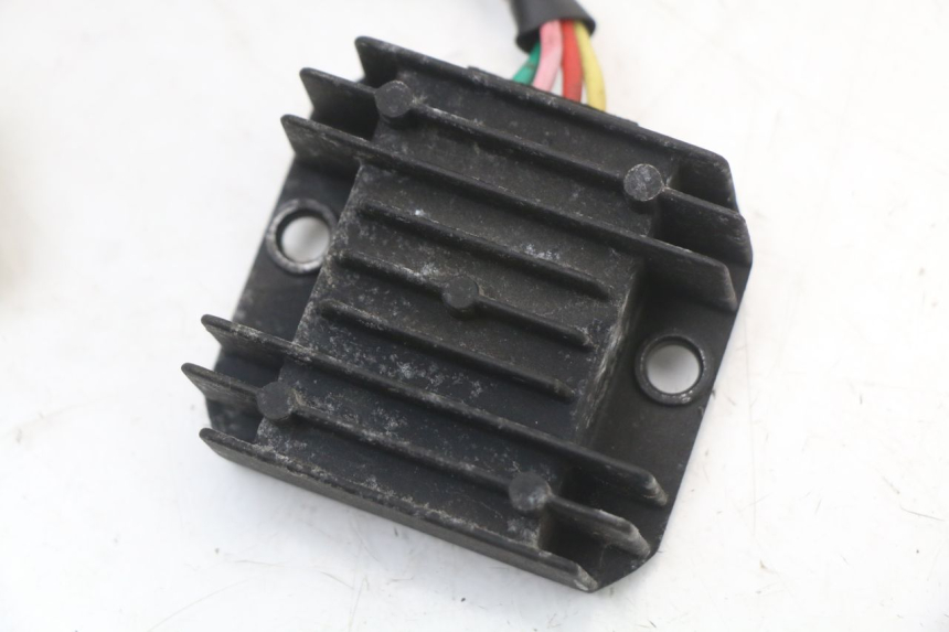 photo de REGULATEUR CHARGE SYM FIDDLE 3 III 50 (2014 - 2020)