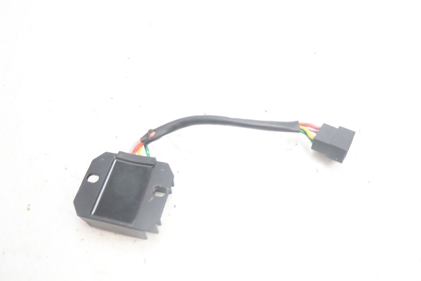 photo de REGULATEUR CHARGE SYM FIDDLE 3 III 50 (2014 - 2020) - Autre angle de vue