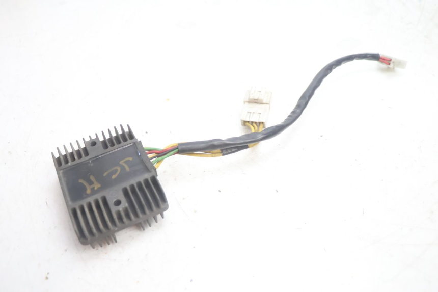 photo de REGULATEUR CHARGE HONDA FJS SILVER WING SILVERWING 400 (2005 - 2008) - Autre angle de vue