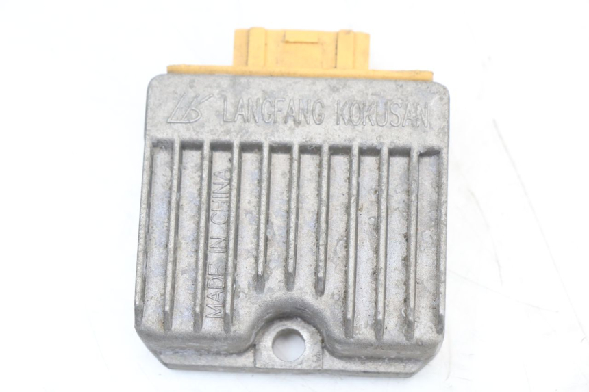 photo de REGULATEUR CHARGE PIAGGIO FLY 4T 50 (2004 - 2010)