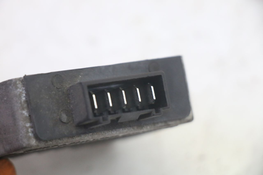 photo de REGULATEUR CHARGE PIAGGIO FLY 4T 50 (2013 - 2017) - Autre angle de vue