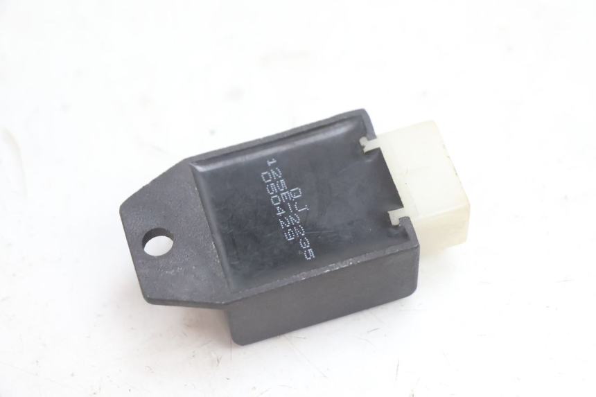 photo de REGULATEUR CHARGE KEEWAY FOCUS 50 (2006 - 2009) - Autre angle de vue