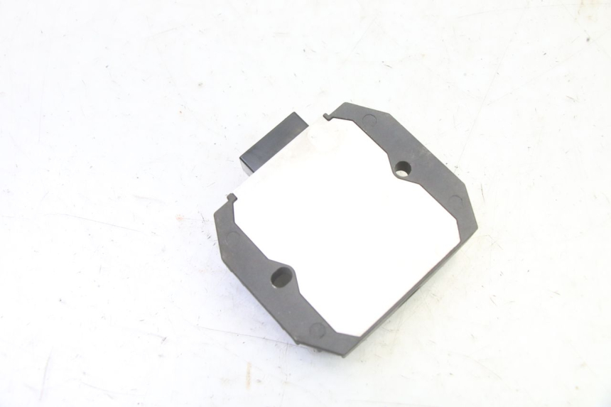 photo de REGULATEUR CHARGE YAMAHA FZ6 FAZER S2 600 (2007 - 2011)