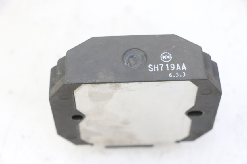 photo de REGULATEUR CHARGE YAMAHA FZ6 N FAZER 600 (2004 - 2006)