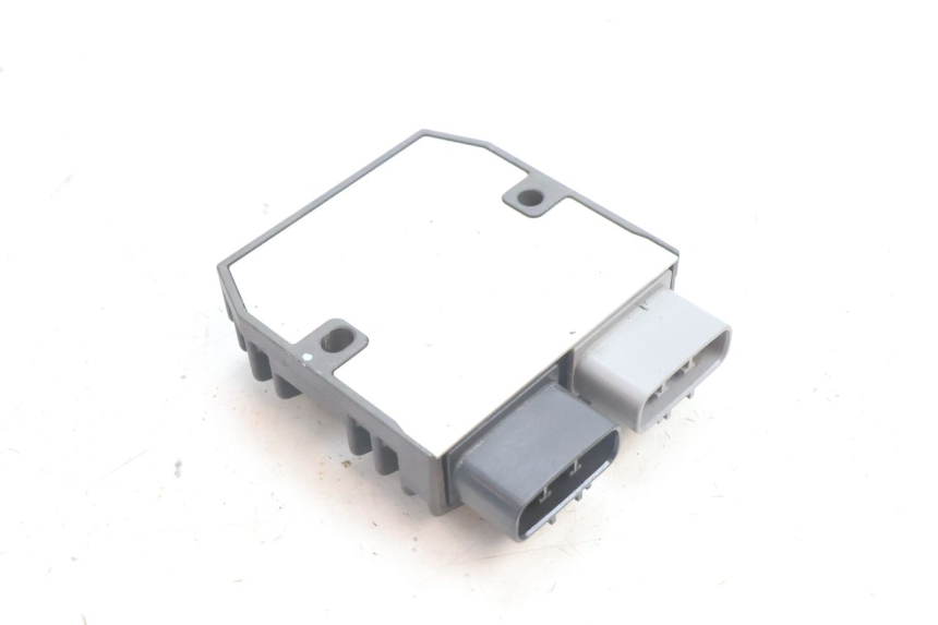photo de REGULATEUR CHARGE YAMAHA FZ8 800 (2010 - 2016) - Gros plan technique