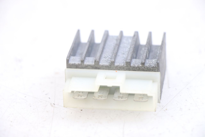 photo de REGULATEUR CHARGE GILERA RK 50 (1996 - 1999)