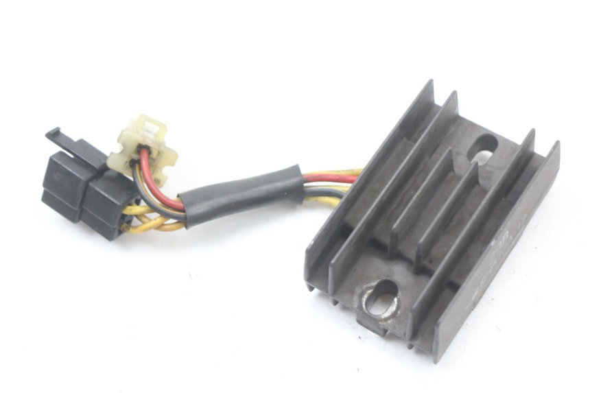photo de REGULATEUR CHARGE SUZUKI GN 125 (1997 - 2000)