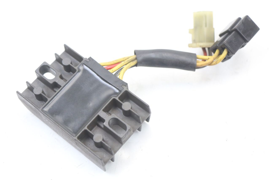 photo de REGULATEUR CHARGE SUZUKI GN 125 (1997 - 2000)