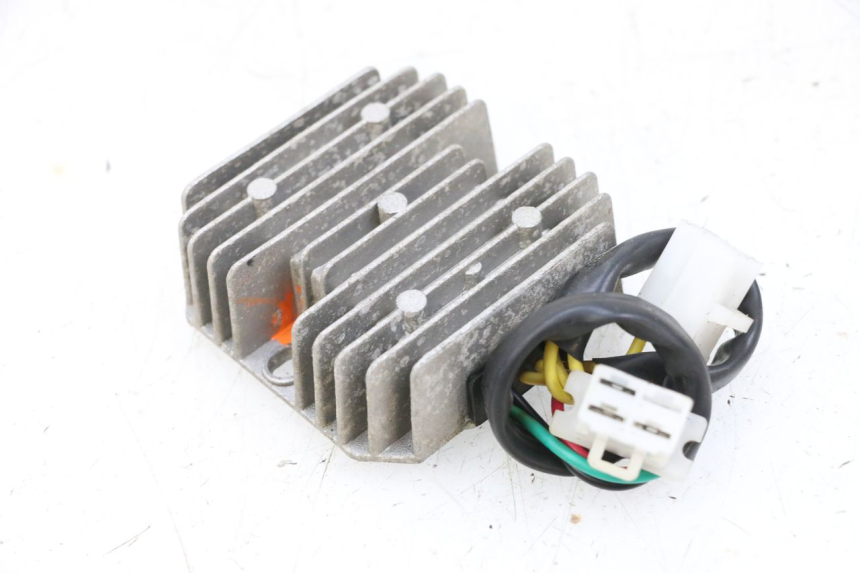 photo de REGULATEUR CHARGE JM MOTORS GTS 125 (2015 - 2019) - Gros plan technique