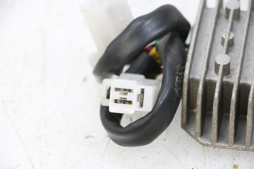 photo de REGULATEUR CHARGE JM MOTORS GTS 125 (2015 - 2019) - Points de fixation