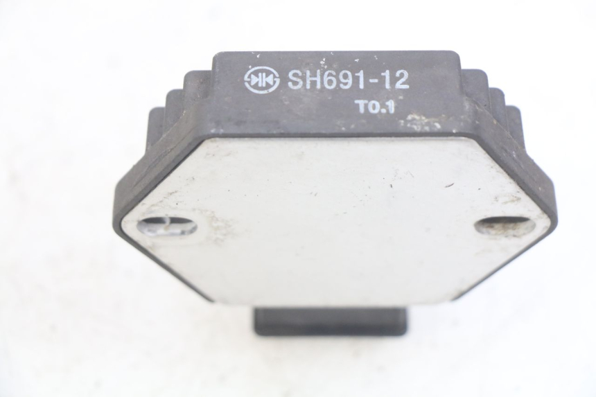 photo de REGULATEUR CHARGE HONDA FES PANTHEON 2T 125 (1998 - 2002)