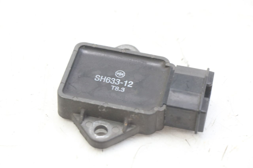 photo de REGULATEUR CHARGE HONDA FES PANTHEON 2T 125 (1998 - 2002)