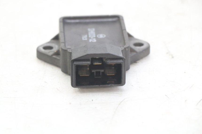 photo de REGULATEUR CHARGE HONDA FES PANTHEON 2T 125 (1998 - 2002)