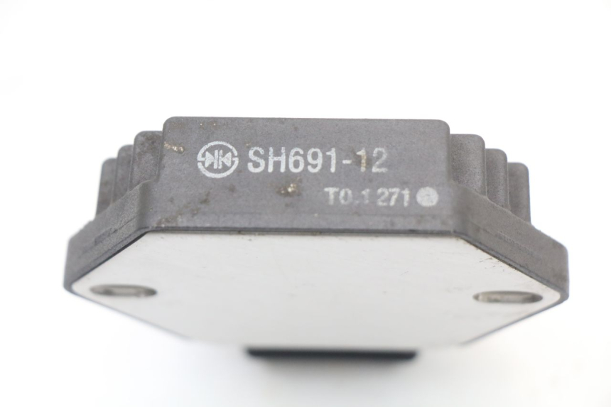 photo de REGULATEUR CHARGE HONDA FES PANTHEON 2T 125 (1998 - 2002)