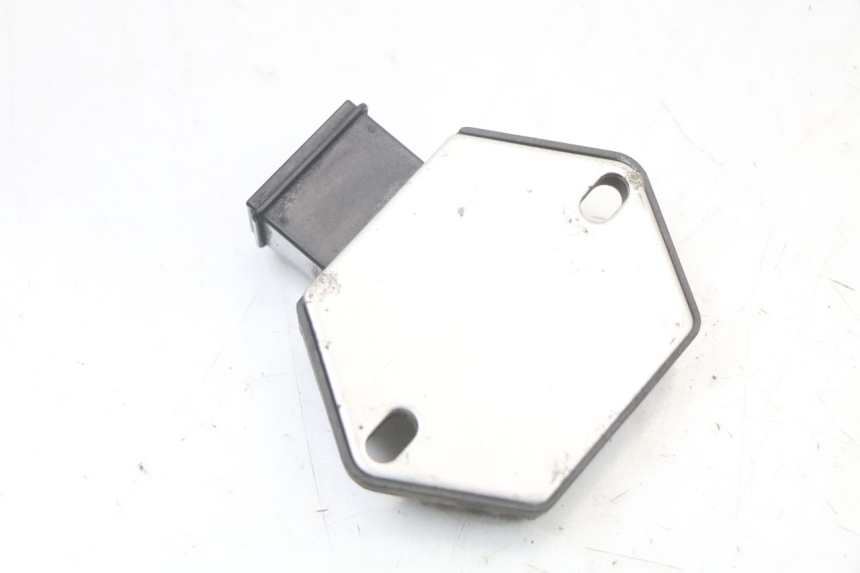 photo de REGULATEUR CHARGE HONDA NTV DEAUVILLE 650 (1998 - 2001)