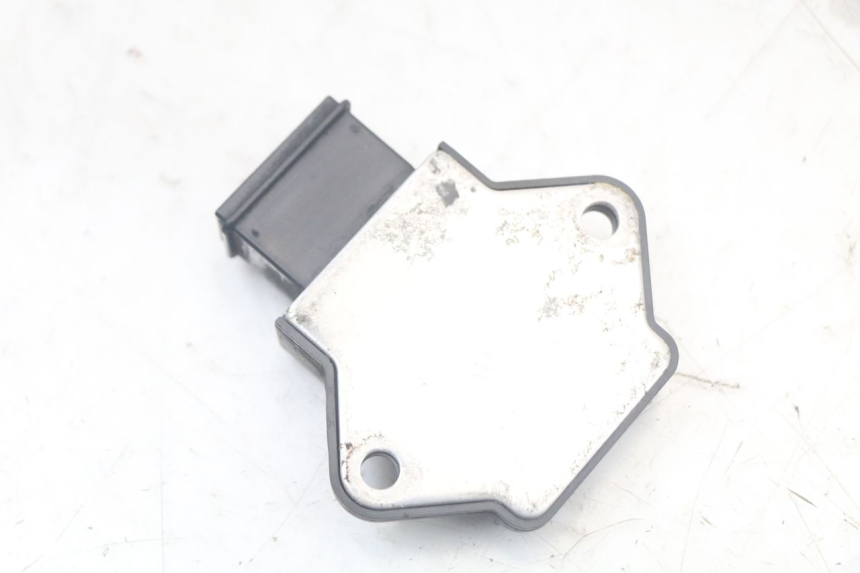 photo de REGULATEUR CHARGE HONDA NTV DEAUVILLE 650 (1998 - 2001)