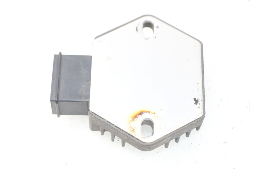 photo de REGULATEUR CHARGE HONDA XLV VARADERO 125 (2000 - 2006)