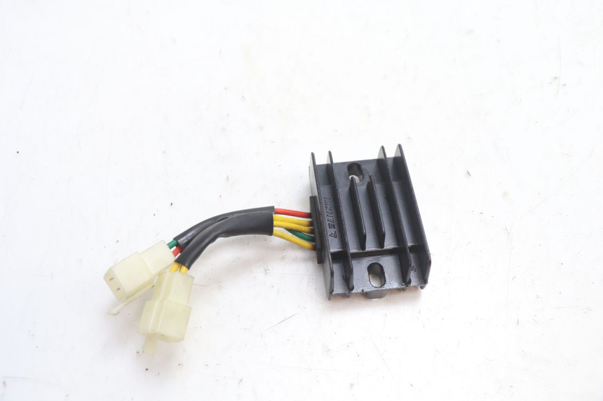 photo de REGULATEUR CHARGE PEUGEOT KISBEE 2T 50 (2018 - 2022) - Détail de la pièce