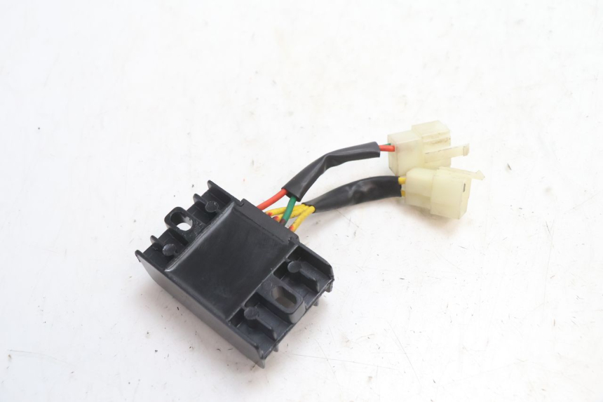 photo de REGULATEUR CHARGE PEUGEOT KISBEE 2T 50 (2018 - 2022) - Autre angle de vue