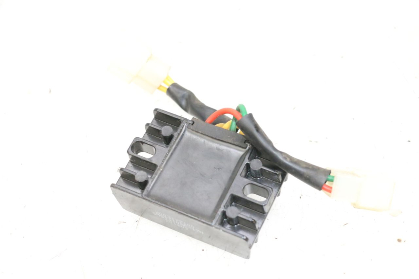 photo de RÉGULATEUR DE CHARGE PEUGEOT KISBEE 4T 50 (2018 - 2022) - Détail de la pièce