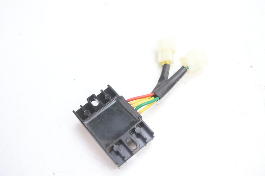 photo de RÉGULATEUR DE CHARGE PEUGEOT KISBEE 4T 50 (2018 - 2022) - Zoom état d’usage