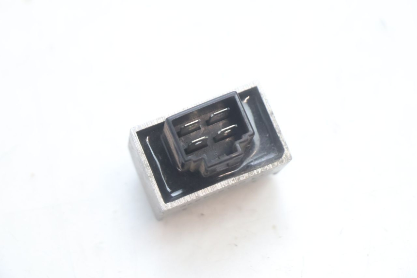 photo de REGULATEUR CHARGE PEUGEOT KISBEE 4T 50 (2010 - 2017) - Zoom état d’usage