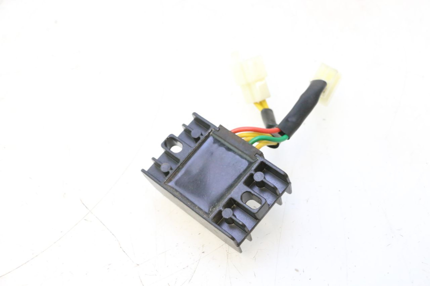 photo de REGULATEUR CHARGE PEUGEOT KISBEE 4T 50 (2023 - 2026) - Autre angle de vue